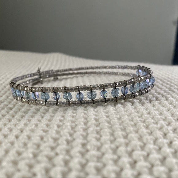 Express Jewelry - Vintage 90s Express beaded choker. Floral bead.